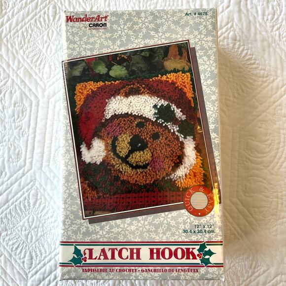 Caron Wonder Art Latch Hook Kit Christmas Bear in Santa Hat #4675 NIB - Picture 1 of 2